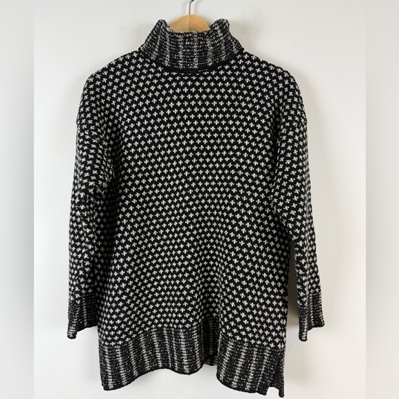 MaxMara Medallion Wool Turtleneck Sweater Size Medium - Picture 1 of 8